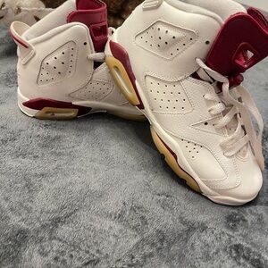 Jordan 6 Retro
Maroon (2015)